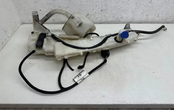 Ford Focus Windshield washer fluid reservoir/tank 4M5113K163AF