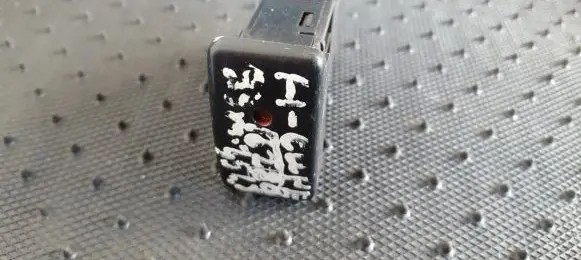 Hyundai Coupe Windscreen/window heater switch