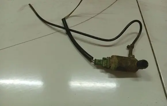 Peugeot 206 Windscreen/windshield washer pump