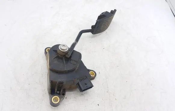 Nissan X-Trail T30 Accelerator throttle pedal 18002JG00A 0977B01302