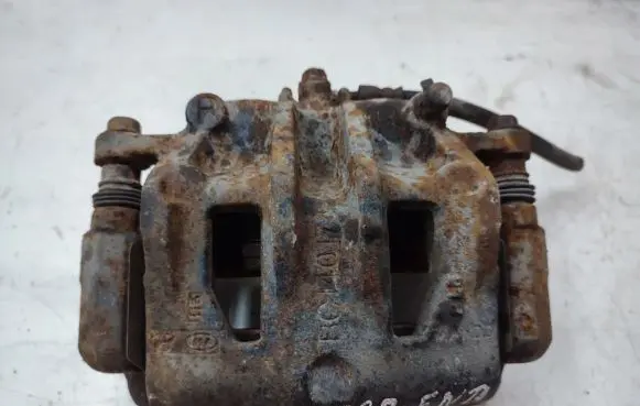 KIA Sorento Front brake caliper