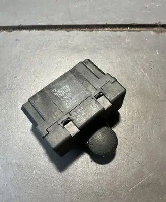 Peugeot 407 Seat heating relay 9638053380