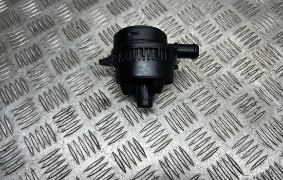 Audi A8 S8 D3 4E Breather/breather pipe/hose 057103495