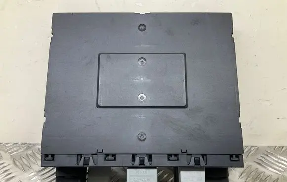 Volkswagen Scirocco Comfort/convenience module 3C8937049D