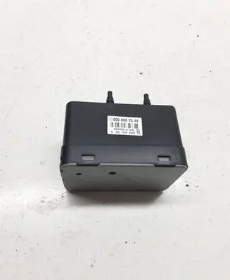 Mercedes-Benz E W211 Central locking vacuum pump 0008002548 2060510176 3510020010