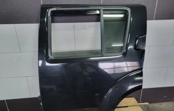 Nissan Pathfinder R51 Rear door