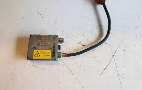 BMW 5 E39 Headlight ballast module Xenon 5DV00776029 8387114
