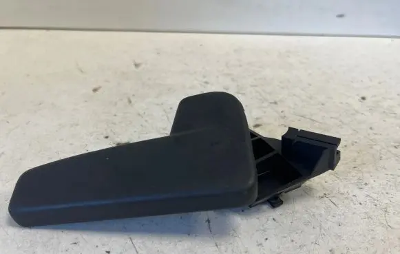 Volkswagen PASSAT B8 Engine bonnet (hood) release handle 518823633A
