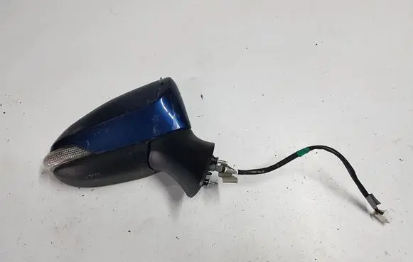 Toyota Avensis T270 Front door electric wing mirror 