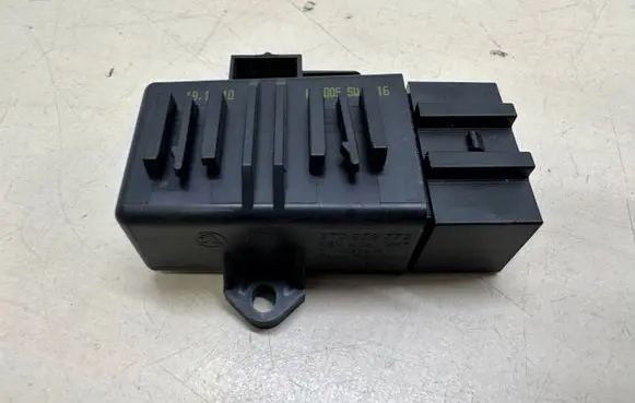 Volkswagen Touareg II Seat heating relay 3T0959772