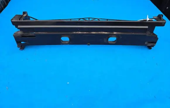 BMW 6 F12 F13 Top upper radiator support slam panel 7639071