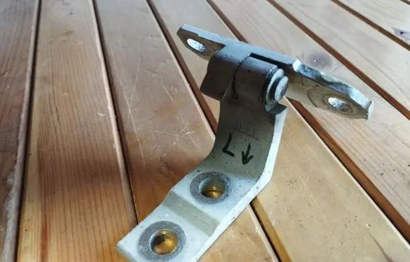 Infiniti G37 Front door lower hinge 