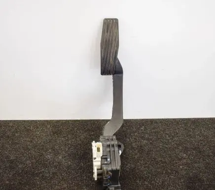 Opel Mokka Accelerator throttle pedal 95087911