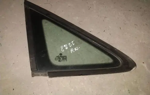 Volkswagen Caddy Front triangle window/glass 