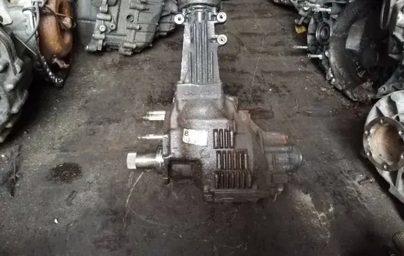 Toyota RAV 4 (XA20) Gearbox transfer box case 81W317