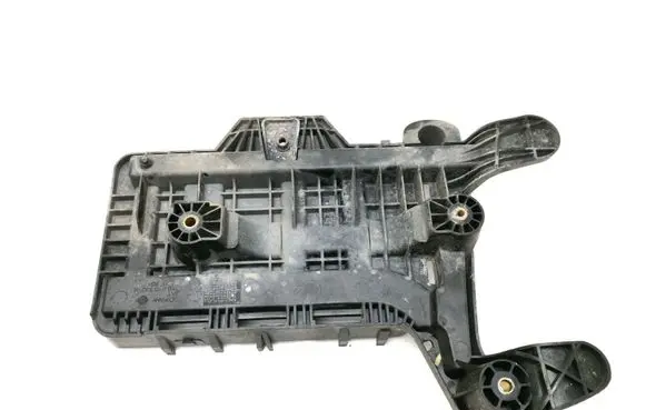 Volkswagen PASSAT B6 Battery tray 1K0915333B