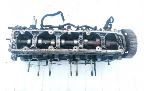Citroen Xsara Picasso Engine head 9634963010