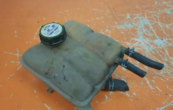 Volvo S40 Coolant expansion tank/reservoir 3M5H-8K218