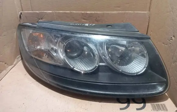 Hyundai Santa Fe Headlight/headlamp 921022B