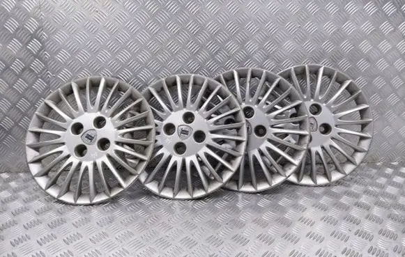 Lancia Ypsilon R14 wheel hub/cap/trim 