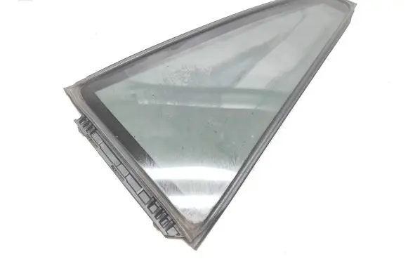 Toyota RAV 4 (XA50) Rear vent window glass 6818842070