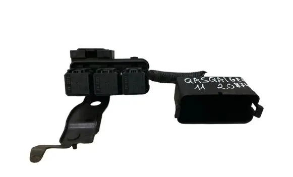Nissan Qashqai Fuse module 64200049