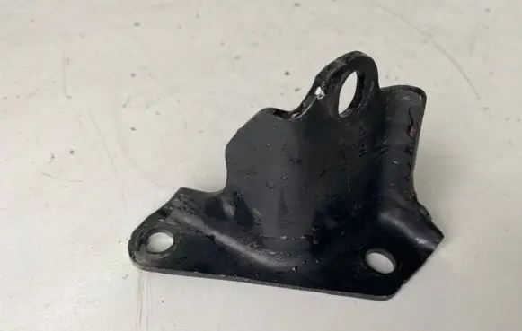 Toyota Avensis T270 Engine mounting bracket 171390R020