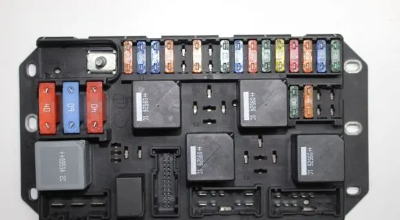 Land Rover Range Rover L322 Fuse module AH4214N030AE 519392104 100125175046