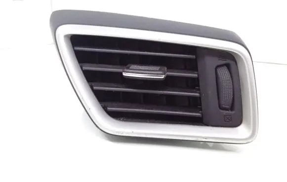 Nissan Qashqai Dashboard side air vent grill/cover trim 687604EA0A 30490027