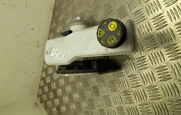 Master brake cylinder