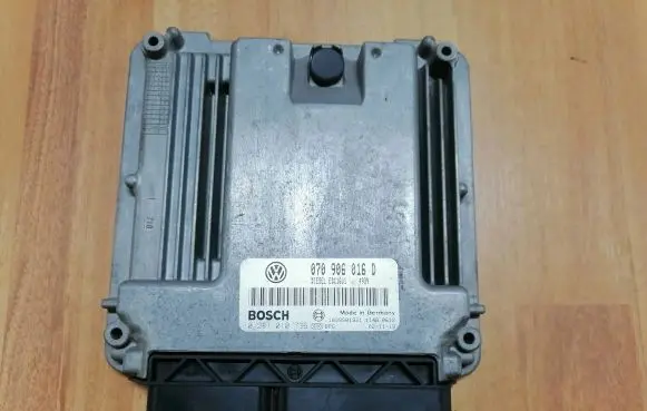 Volkswagen Touareg I Engine control unit/module 070906016D 1039S01921 0281010736
