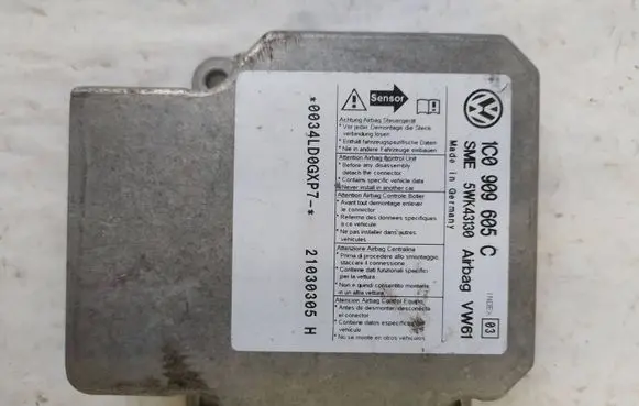 Volkswagen PASSAT B5.5 Airbag control unit/module 1C0909605C