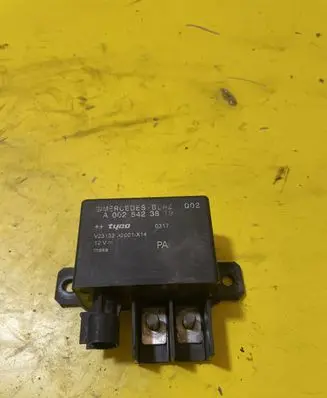 Mercedes-Benz E W211 Charging relay A0025423819 0025423819