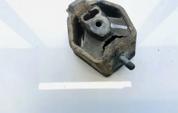 Audi A6 S6 C4 4A Engine mount bracket 4a0399151d