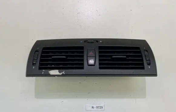 BMW X3 E83 Dash center air vent grill