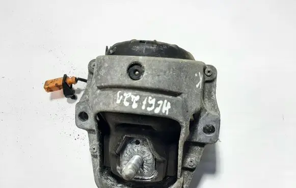 Engine mount bracket