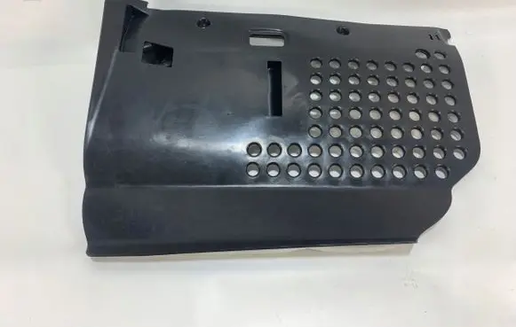 Mercedes-Benz CLS C219 Dashboard lower bottom trim panel 37630000