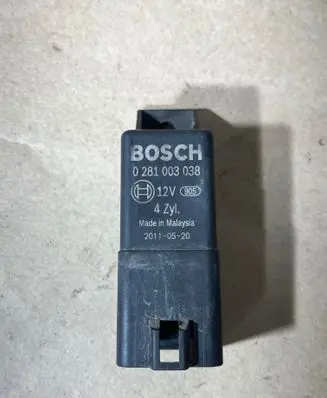 Volkswagen Polo V 6R Glow plug pre-heat relay 0281003038 038907281D