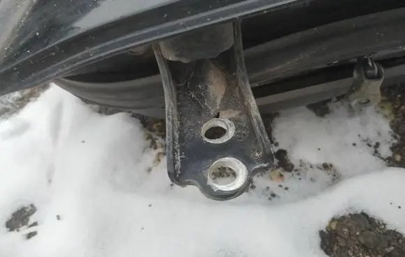 Subaru B9 Tribeca Rear door lower hinge
