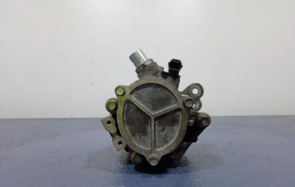 Mazda CX-5 Vacuum pump PE0-18G00