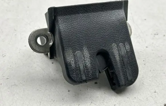 Volkswagen Golf V Tailgate/trunk/boot lock/catch/latch 5M0827505E