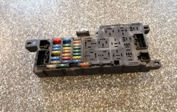 Volvo V70 Fuse module 8645364 518323019