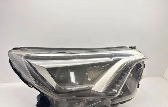 Toyota RAV 4 (XA40) Headlight/headlamp W3049