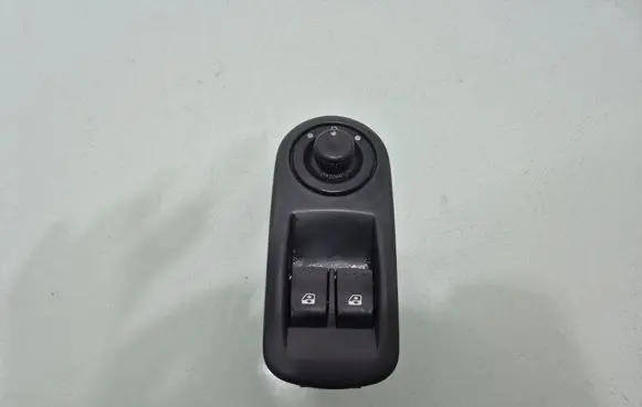 Opel Vivaro Electric window control switch 9116523