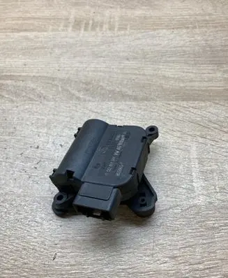 Volkswagen Touran I Air flap motor/actuator 1K0907511B 0132801341 1K0820915