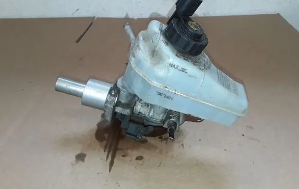 Skoda Yeti (5L) Master brake cylinder 1K2611301C