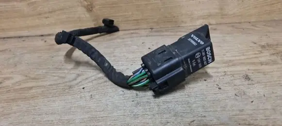 Volvo V70 Glow plug pre-heat relay 0281003047 30785663