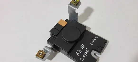 Audi A3 S3 8P Antenna control unit 8P3035225