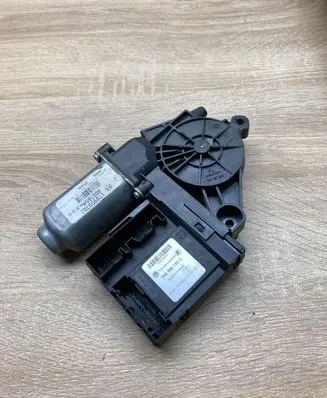 Volkswagen Golf V Front door window regulator motor 1K0959792C 1T0959702