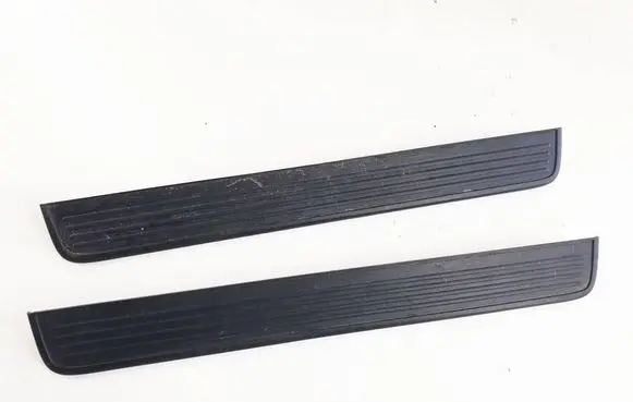 Foot area side trim